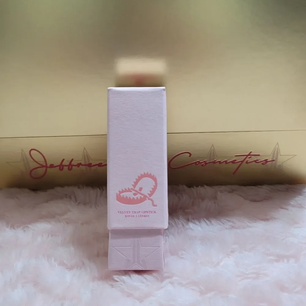New Jeffree Star Velvet Trap - Hot Commodity